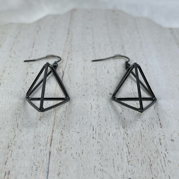Dark Silver Gunmetal Geometric Earrings Pyramid Diamond Tetrahedron Shape NWOT - Picture 6 of 16